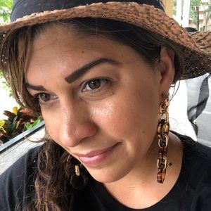 Meet your Posher, Elbiatriz